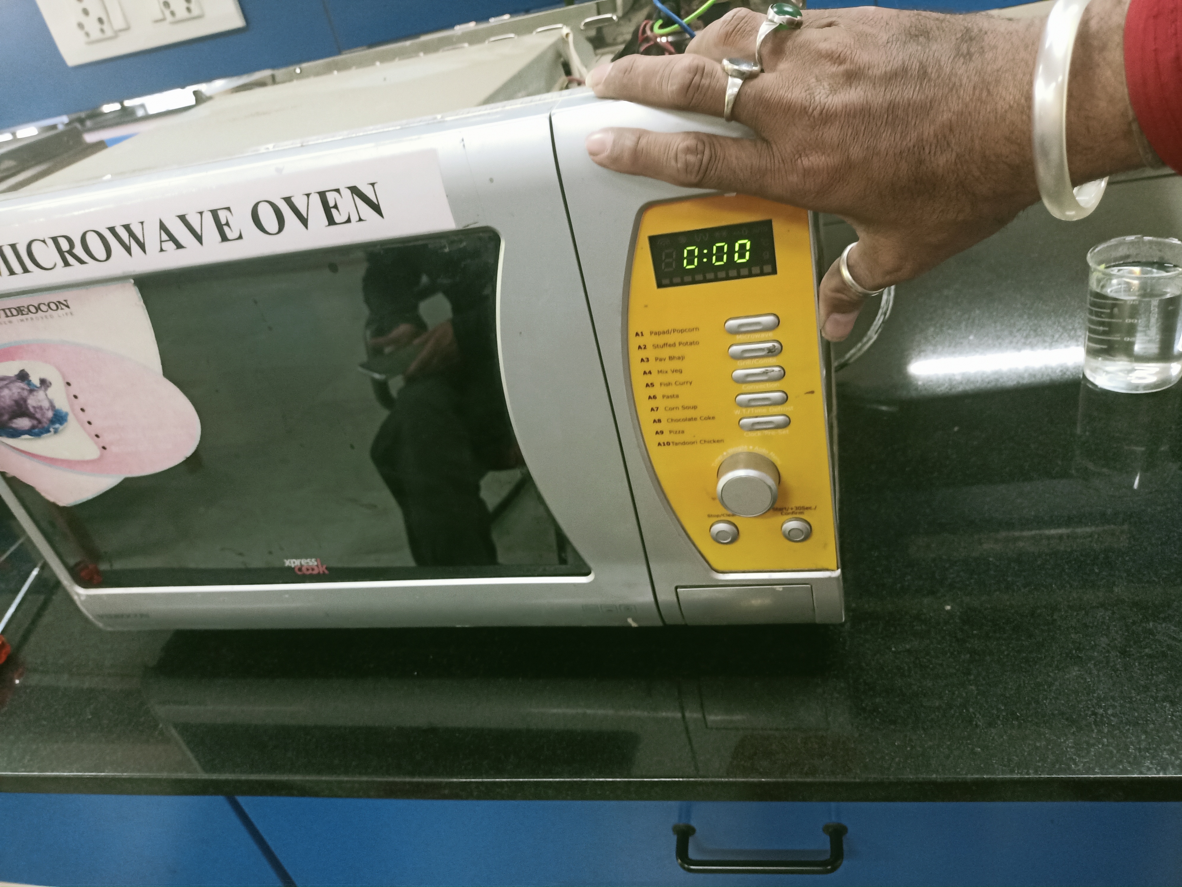 Microwave Oven Service in Dwarka | Expert Microwave Repair & Installation at Home